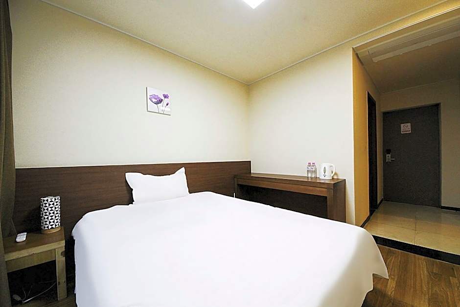 Jungmun Oceanblue Hotel