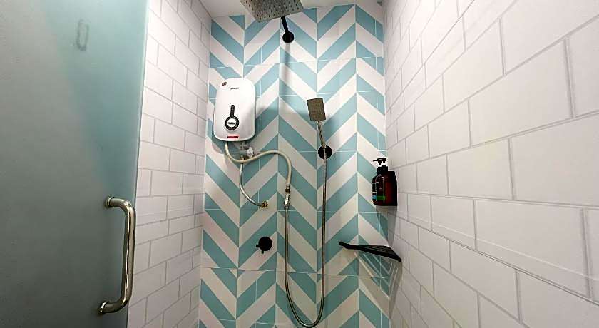 Apple 1 Hotel Gurney