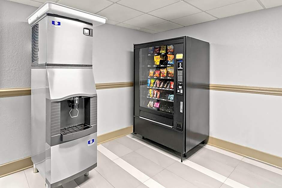 Baymont by Wyndham Batavia - Darien Lake