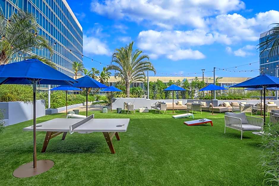 Hilton Anaheim Bathroom