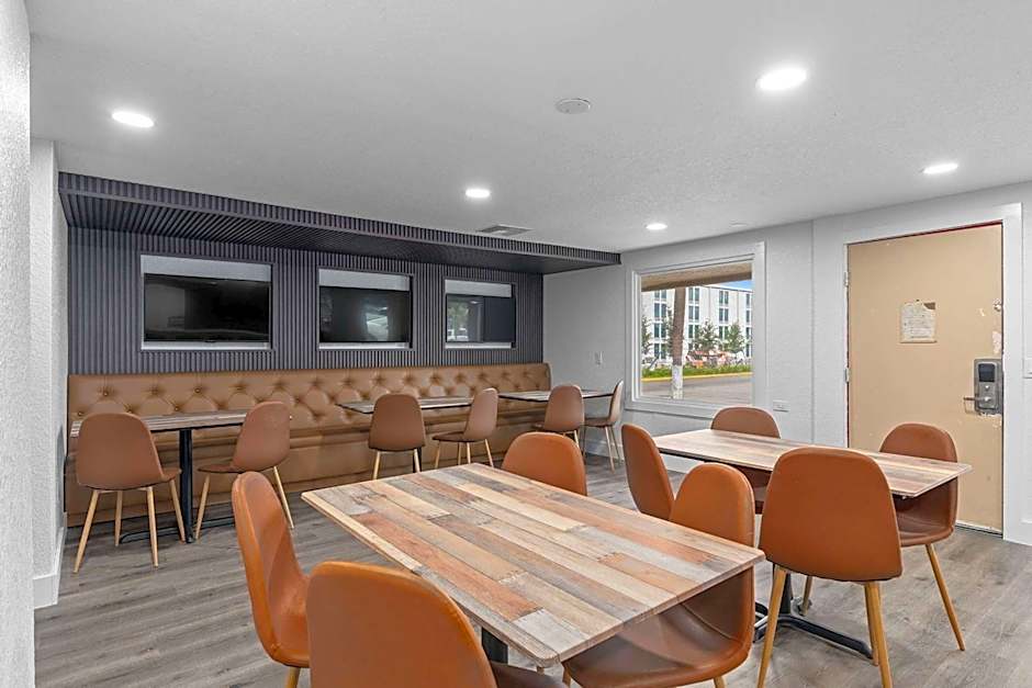 Super 8 by Wyndham Kissimmee-Orlando