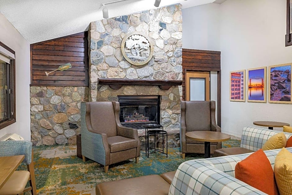 AmericInn by Wyndham Duluth South Proctor Black Woods Event Ctr
