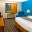 Super 8 by Wyndham Lincoln West