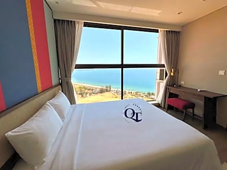 Two-Bedroom Ocean View Apartment