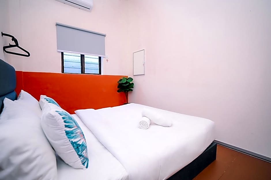 Swing & Pillows - 75 Muntri, Penang