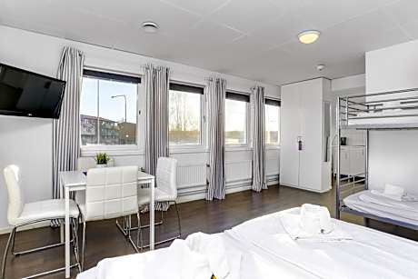 Family Room (4 Adults)