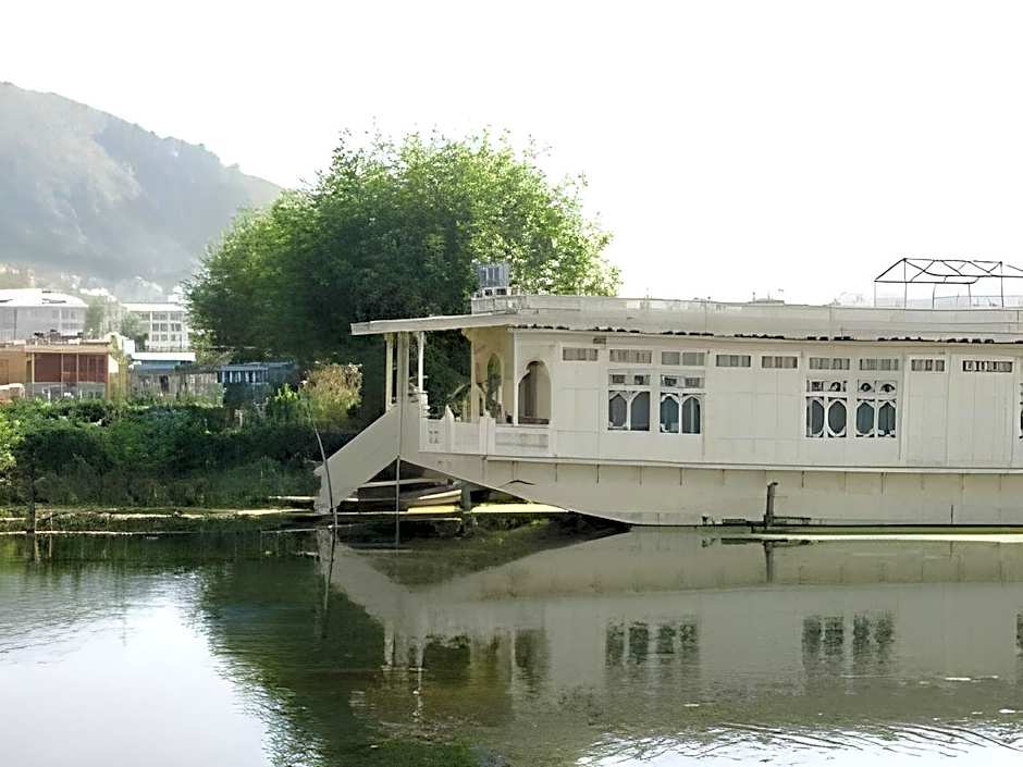 Alif Laila Group of Houseboat