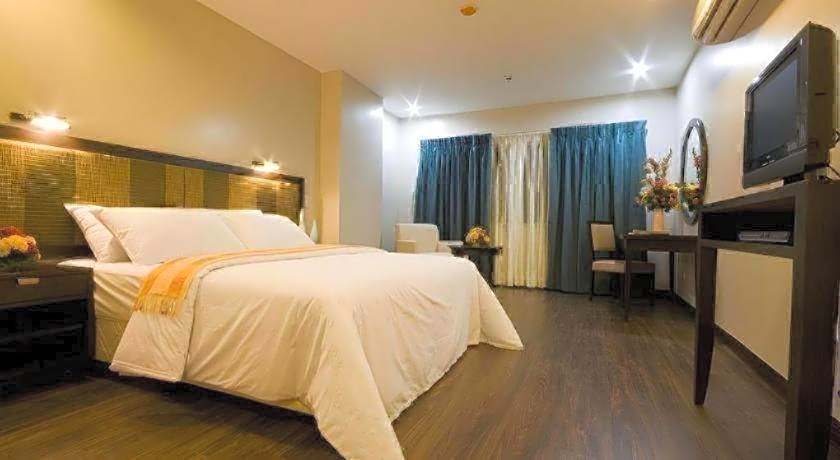 Baguio Burnham Suites Hotel
