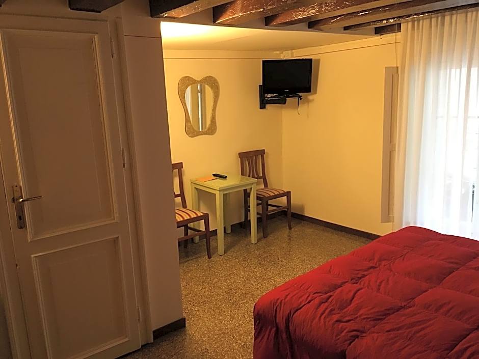 Palazzo Lion Morosini - Check in presso Locanda Ai Santi Apostoli
