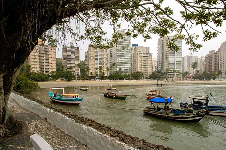Otimo apto c WiFi a 700m da Praia do Tombo-Guaruja