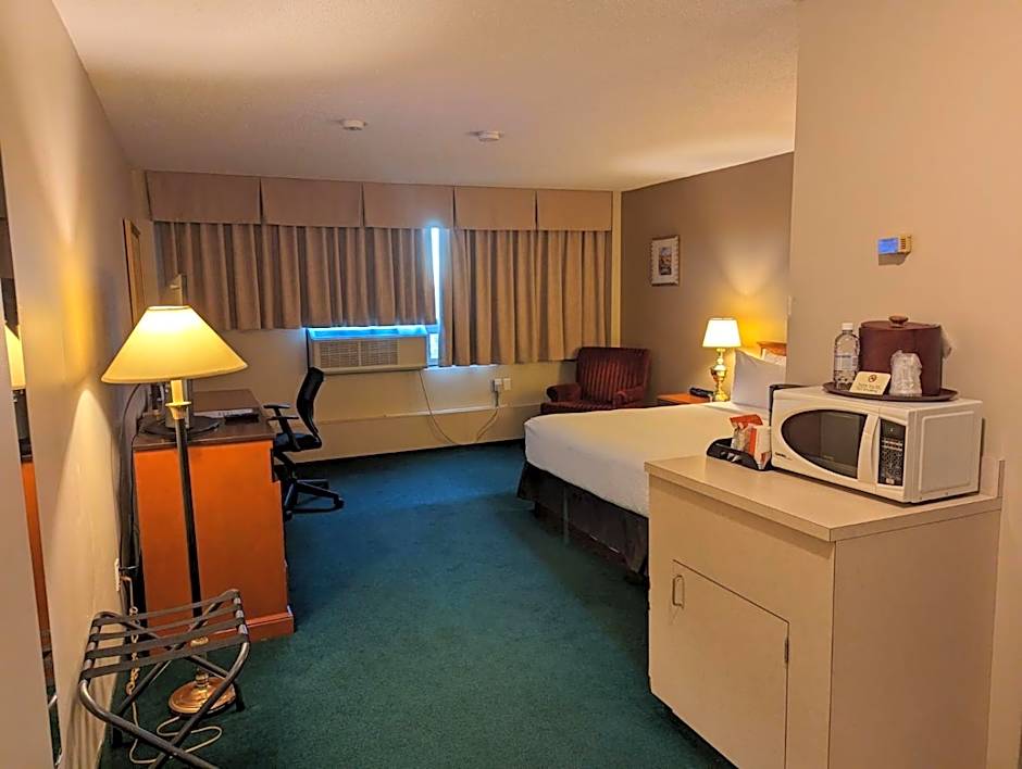 Nomad Hotel & Suites