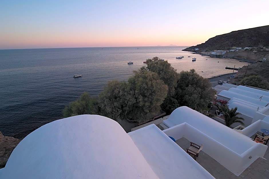 Akrotiri Hotel