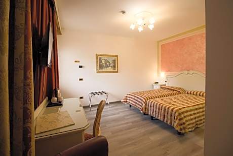 Double or Twin Room - Dependence