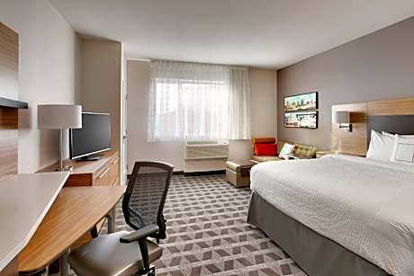 King Studio with Sofa Bed and Adapted Tub - Mobility Accessible