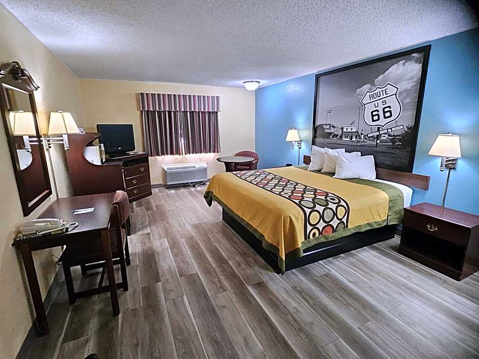 Super 8 by Wyndham Clinton