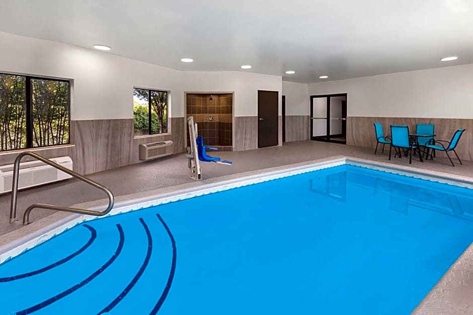 Days Inn by Wyndham McDonough
