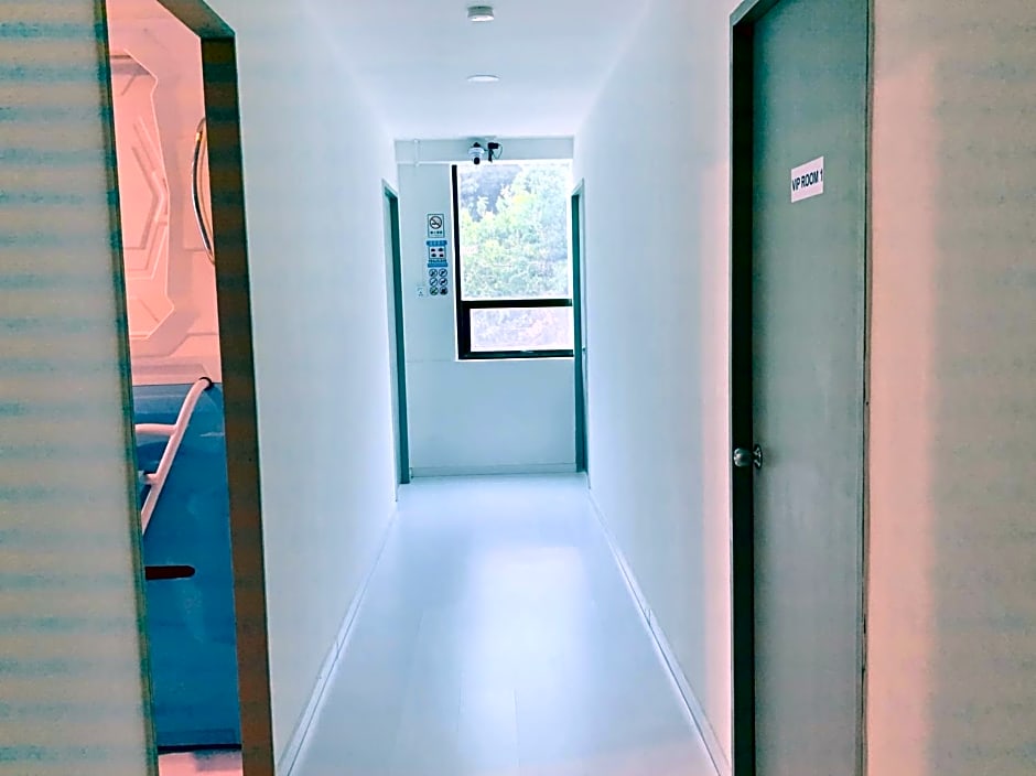 SPOT ON 89900 Jesselton Capsule Inn