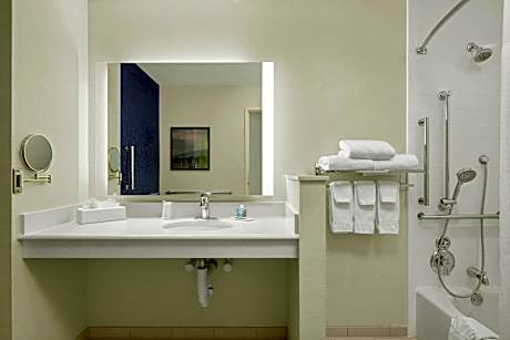 Room, 2 Queen Beds (Mobility Accessible, Tub) (2 Queen Beds)