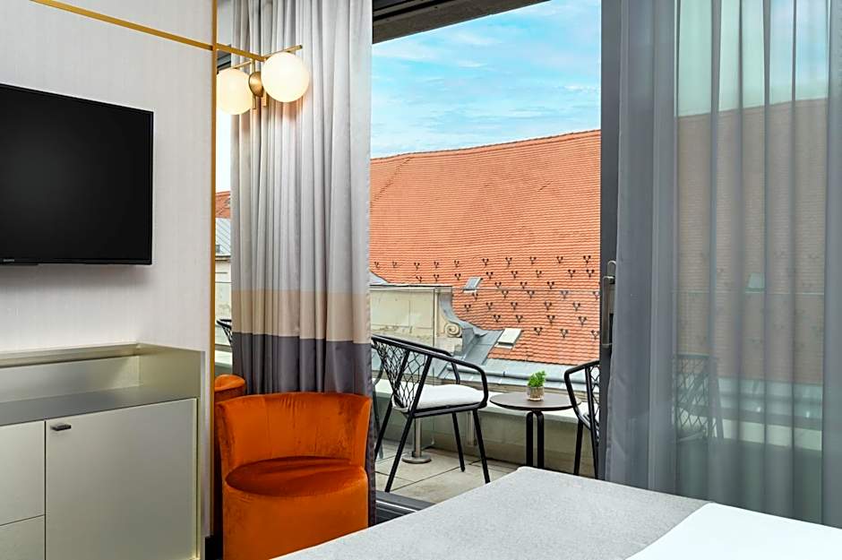 Emerald Hotel by Continental Group