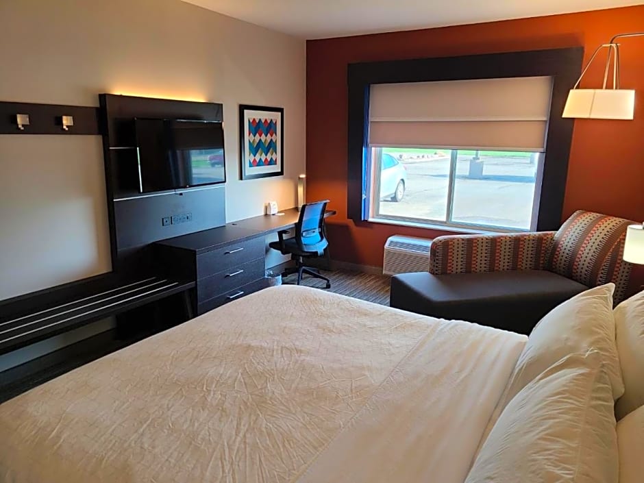 Holiday Inn Express Hotel & Suites Sheldon by IHG