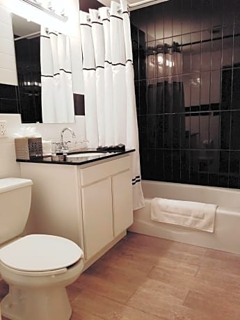 Family Room (2 Queen Beds)