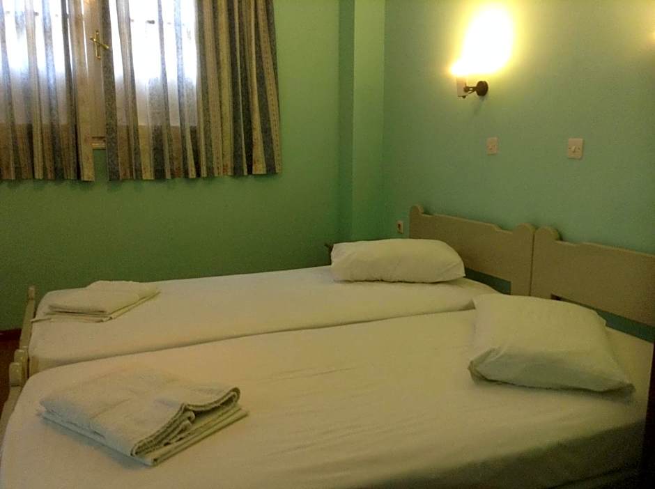 Haritos Hotel - Geothermal Hot Swimming Pool