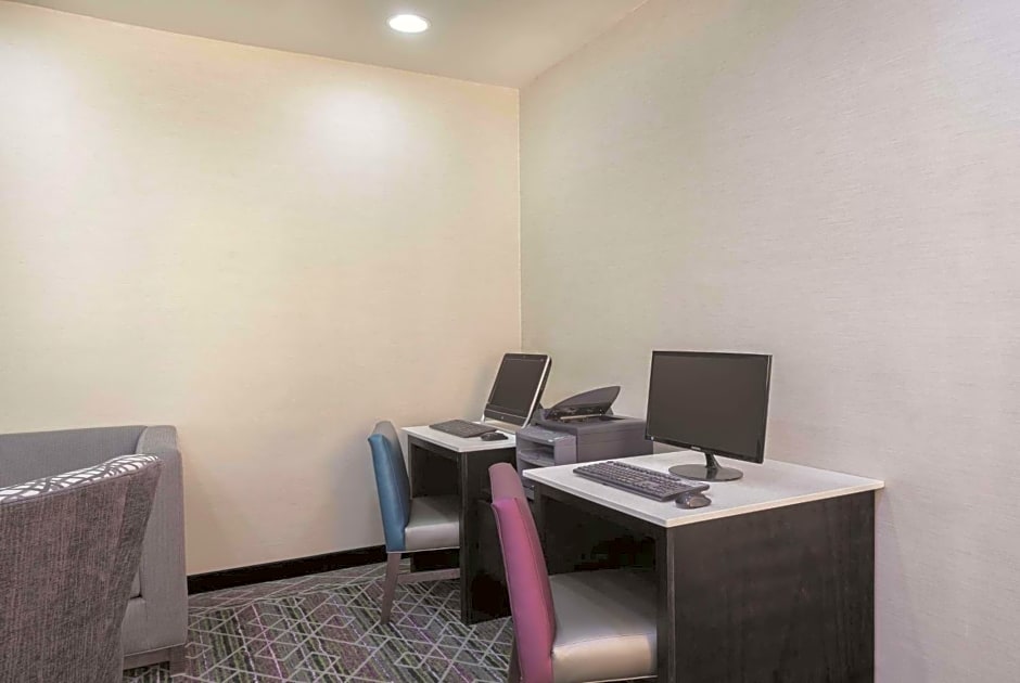 La Quinta Inn & Suites by Wyndham Rome