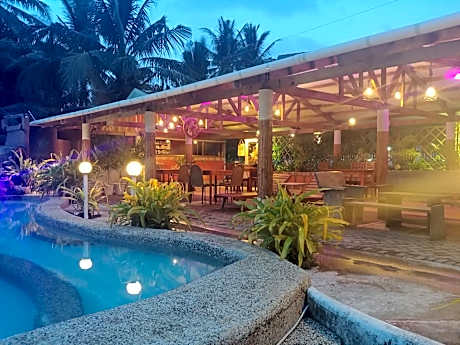 La Luna Beach Resort