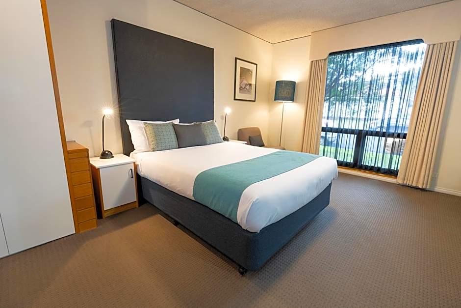 Sovereign Park Motor Inn