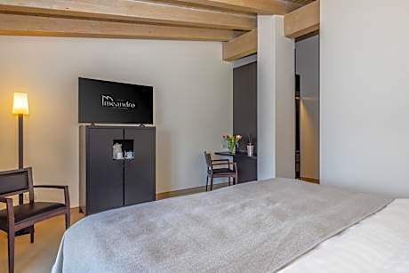 Junior Suite with Lake View