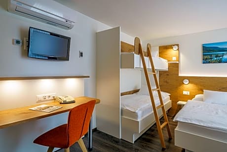 Superior Quadruple Room with Air Conditioning