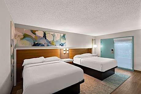 Deluxe Queen Room with Two Queen Beds - Non-Smoking