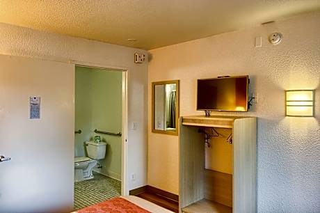 1 Full Bed | ADA/RI Shower