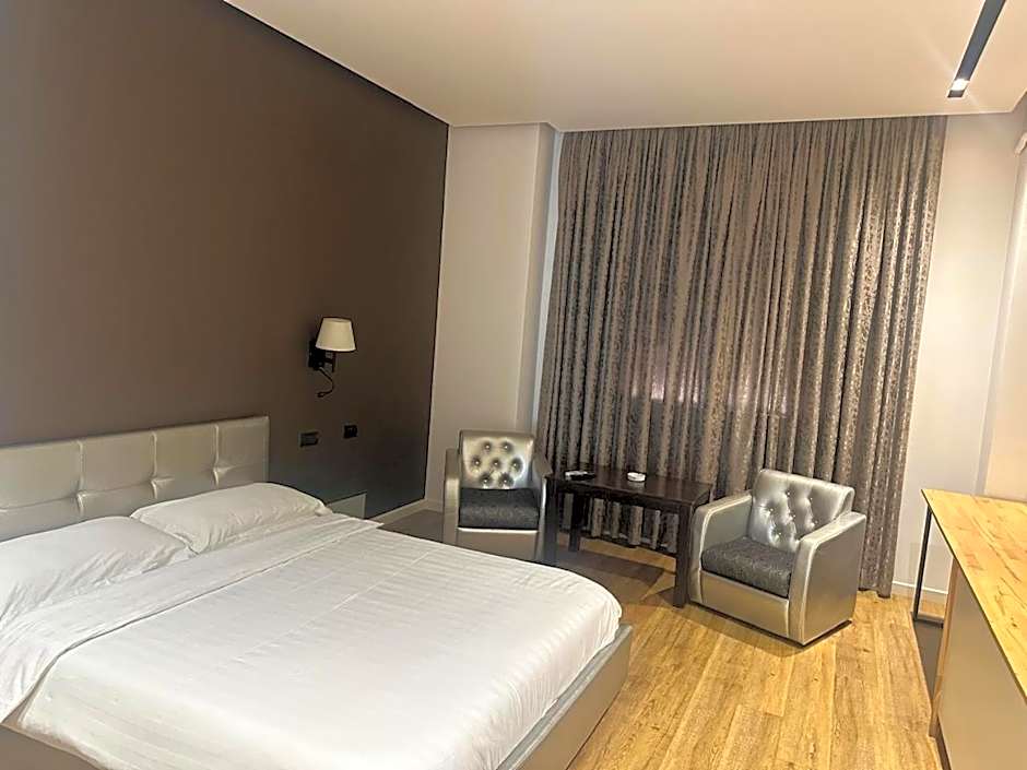 Aurelis Hotel