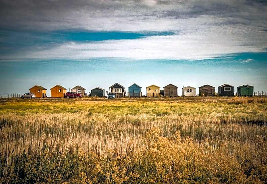 Chic, spacious & fun coastal retreat - family friendly - 3 min walk to beach