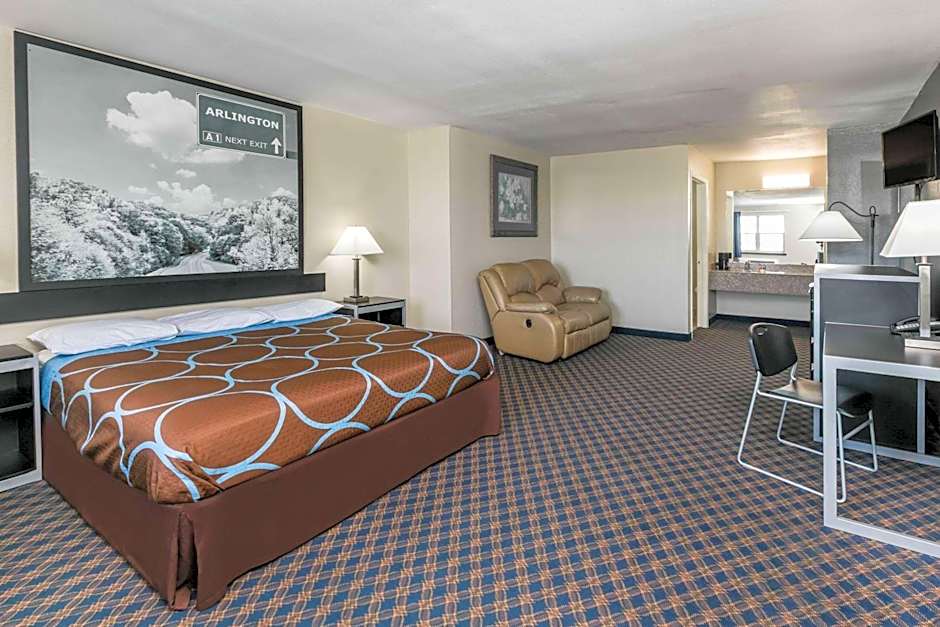 Super 8 by Wyndham Arlington Near AT&T Stadium