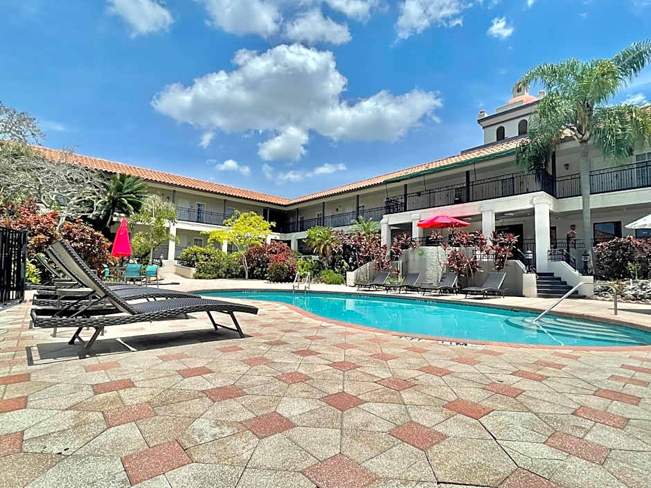 Red Roof PLUS+ & Suites Tampa