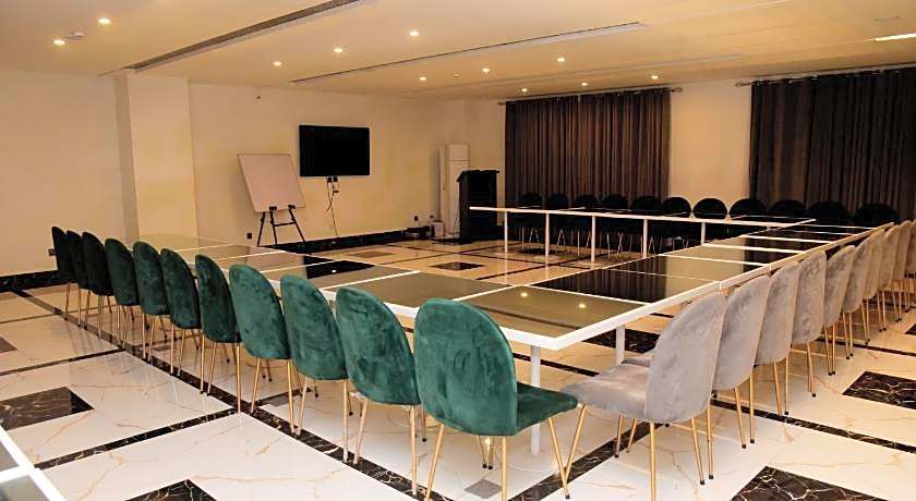 The Rich Hotel & Apartments