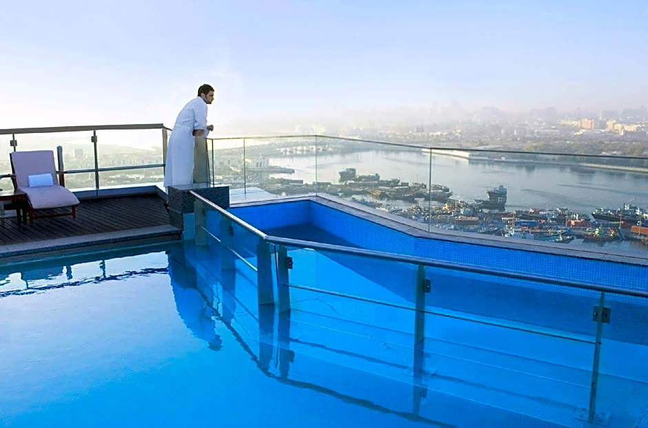 Golden Sands Hotel Creek