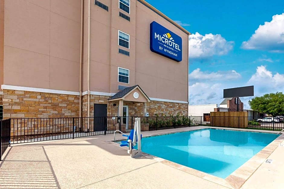 Microtel Inn & Suites by Wyndham College Station