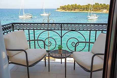 Deluxe Double Room with Balcony and Sea View