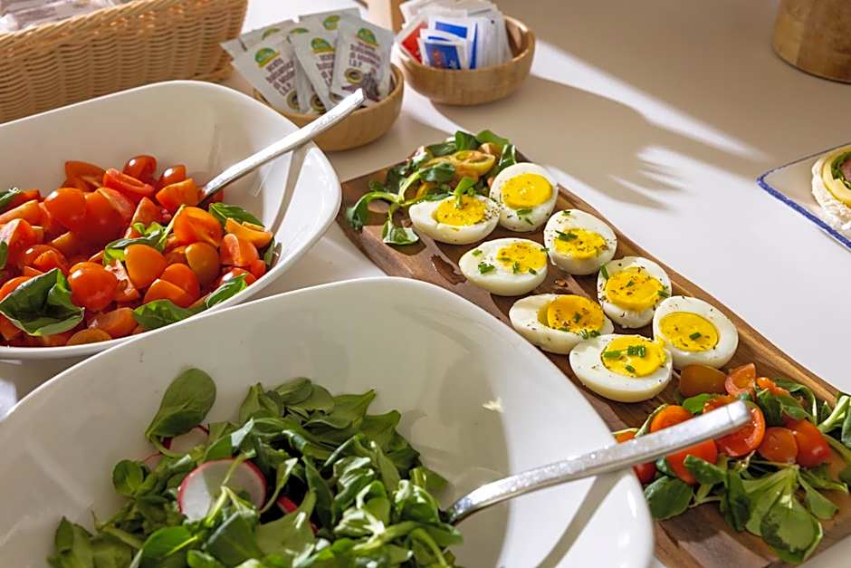 Hi Hotels Torbole - Heated Outdoor Pool & Spa