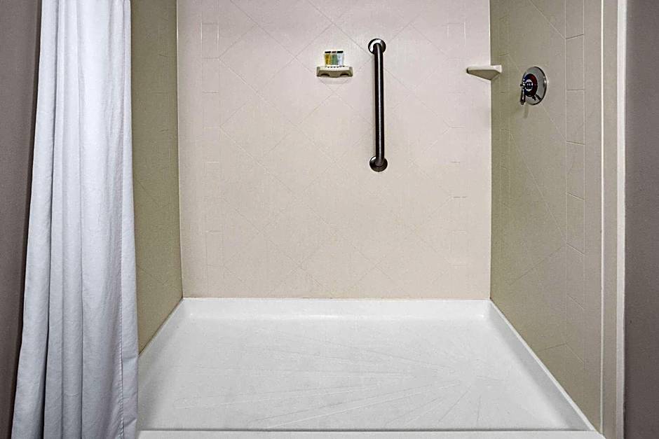 Super 8 by Wyndham Mount Laurel