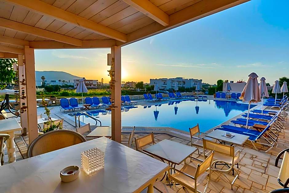 Golden Bay Apartments-Garden Haven