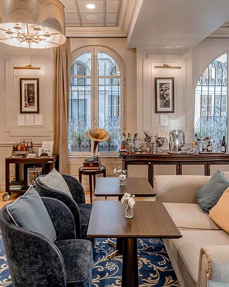 La Clef Louvre Paris by The Crest Collection