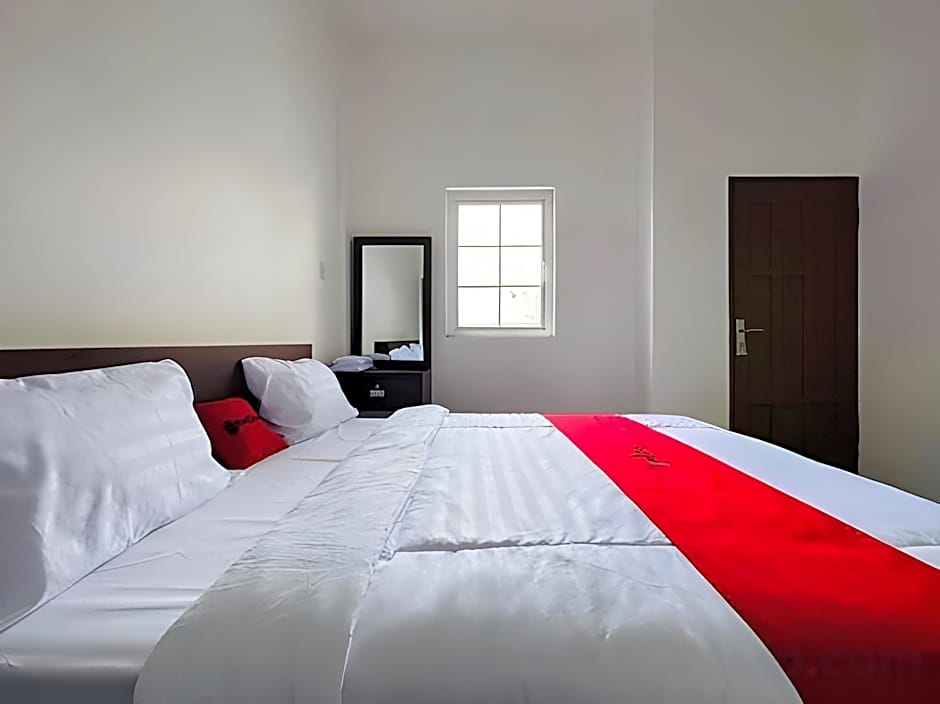 RedDoorz near Stasiun Pematangsiantar