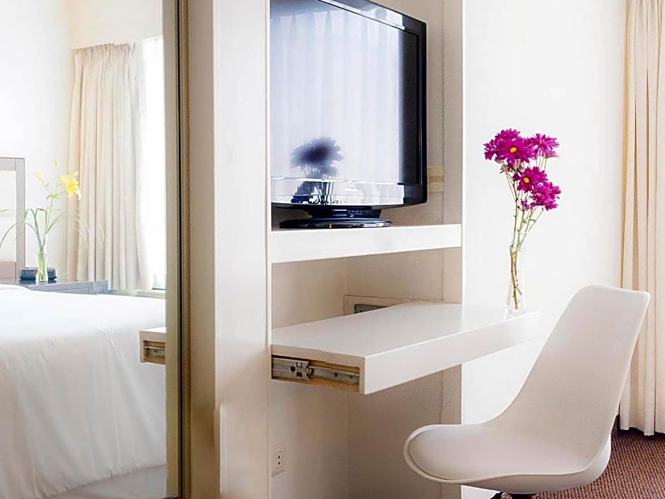 Roosevelt Hotel & Suites