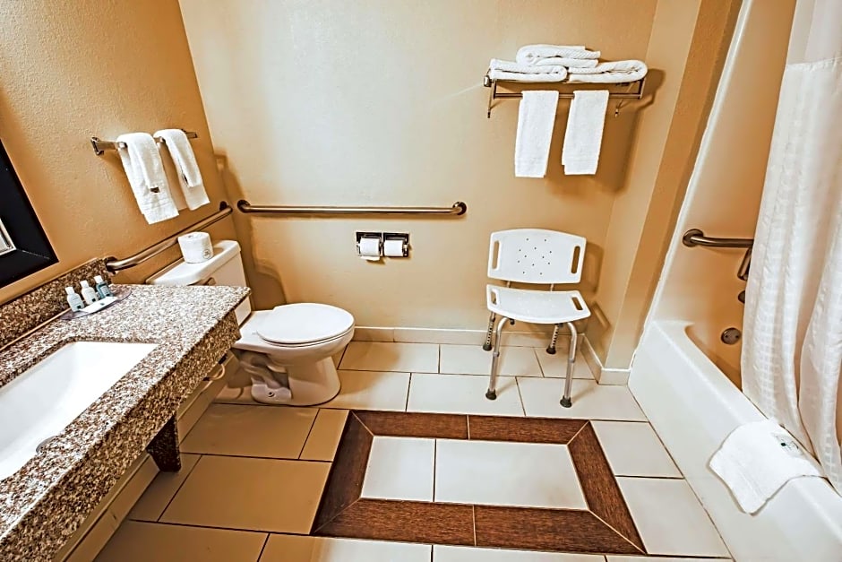 Quality Inn Galesburg near US Highway 34 and I-74