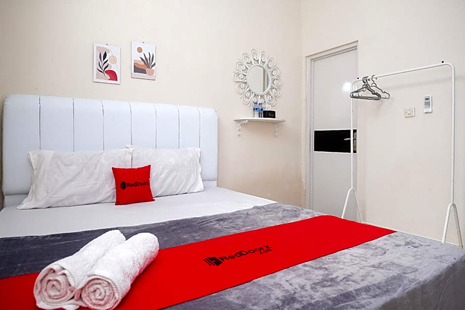 RedDoorz Syariah near Universitas Mercu Buana Kampus 2 Yogyakarta