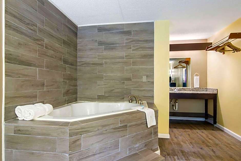 Rodeway Inn & Suites Monroeville-Pittsburgh